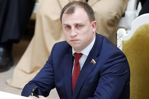 Вострецов предложил установить таблички в честь ветеранов Вострецов предложил установить таблички в честь ветеранов